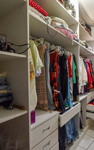 Casa à venda com 300m², 3 quartos e 8 vagas Casa à venda com 300m², 3 quartos e 8 vagasCloset Suíte