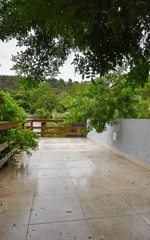 Casa à venda com 300m², 3 quartos e 8 vagas Casa à venda com 300m², 3 quartos e 8 vagasÁrea externa