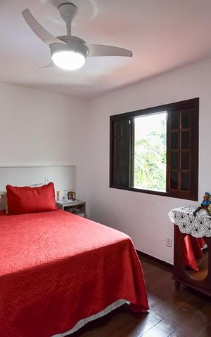Casa à venda com 300m², 3 quartos e 8 vagas Casa à venda com 300m², 3 quartos e 8 vagasQuarto Suíte