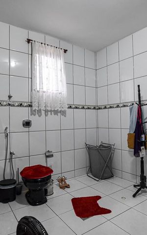 Casa à venda com 300m², 3 quartos e 8 vagas Casa à venda com 300m², 3 quartos e 8 vagasBanheiro da Quarto Suíte