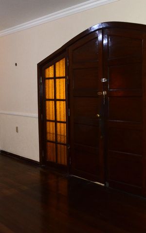Casa à venda com 193m², 5 quartos e 4 vagasDetalhe Sala