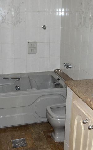 Casa à venda com 193m², 5 quartos e 4 vagasBanheiro Corredor