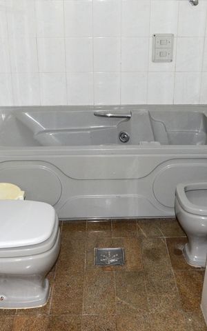 Casa à venda com 193m², 5 quartos e 4 vagasBanheiro Corredor