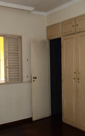 Casa à venda com 193m², 5 quartos e 4 vagasQuarto Suíte