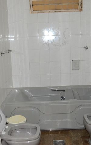 Casa à venda com 193m², 5 quartos e 4 vagasBanheiro Corredor