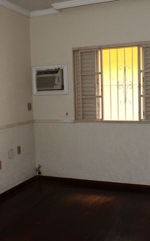 Casa à venda com 193m², 5 quartos e 4 vagasQuarto Suíte