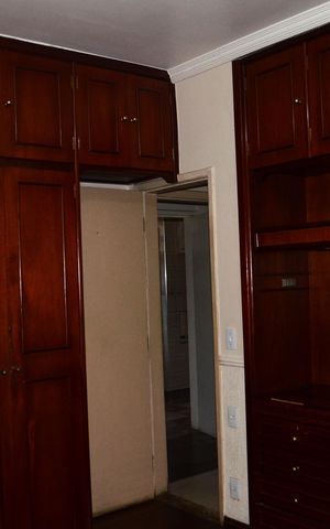 Casa à venda com 193m², 5 quartos e 4 vagasQuarto 2 - Armários