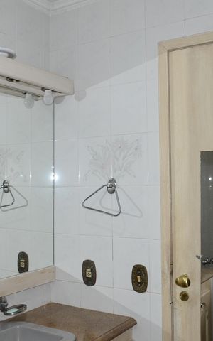 Casa à venda com 193m², 5 quartos e 4 vagasBanheiro Corredor