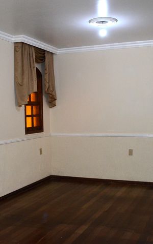 Casa à venda com 193m², 5 quartos e 4 vagasSala