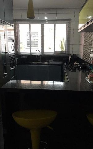 Casa à venda com 298m², 4 quartos e 3 vagas
