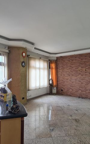 Casa à venda com 471m², 3 quartos e 10 vagas Casa à venda com 471m², 3 quartos e 10 vagasSala