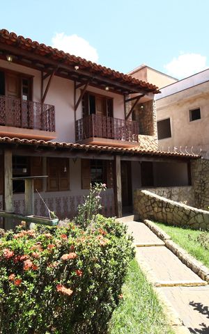 Casa para alugar com 564m², 5 quartos e 4 vagasFachada