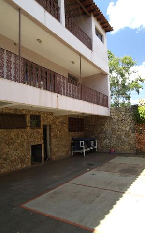 Casa para alugar com 564m², 5 quartos e 4 vagasQuintal