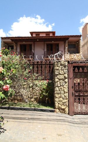 Casa para alugar com 564m², 5 quartos e 4 vagasFachada