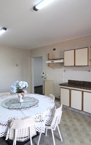 Casa para alugar com 564m², 5 quartos e 4 vagasCozinha