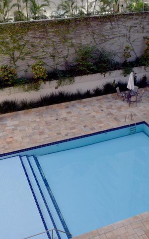 Apartamento à venda com 157m², 2 quartos e 2 vagasÁrea comum - Piscina