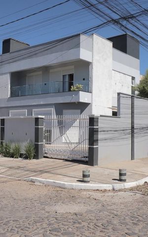Casa à venda com 261m², 3 quartos e 3 vagasFachada