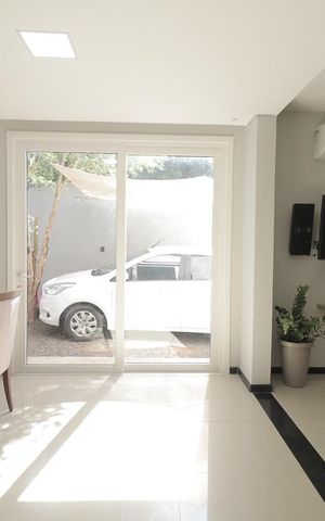 Casa à venda com 261m², 3 quartos e 3 vagasSala