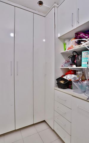 Apartamento à venda com 92m², 3 quartos e 2 vagas Apartamento à venda com 92m², 3 quartos e 2 vagasQuarto de Serviço