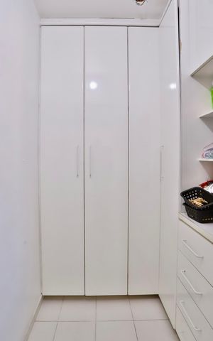 Apartamento à venda com 92m², 3 quartos e 2 vagas Apartamento à venda com 92m², 3 quartos e 2 vagasQuarto de Serviço