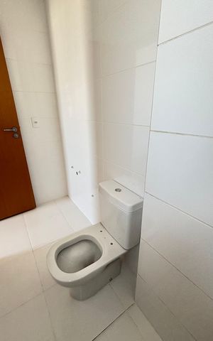 Apartamento à venda com 64m², 2 quartos e 2 vagas Apartamento à venda com 64m², 2 quartos e 2 vagasBanheiro da Suíte