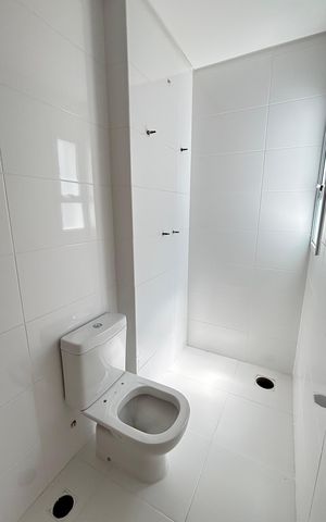 Apartamento à venda com 64m², 2 quartos e 2 vagas Apartamento à venda com 64m², 2 quartos e 2 vagasBanheiro da Suíte