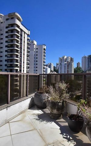 Apartamento à venda com 366m², 3 quartos e 4 vagas Apartamento à venda com 366m², 3 quartos e 4 vagasVaranda