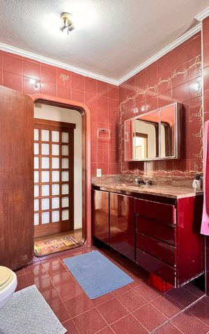 Casa à venda com 230m², 4 quartos e 3 vagasBanheiro da suíte