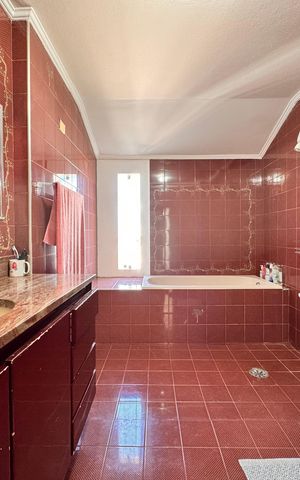 Casa à venda com 230m², 4 quartos e 3 vagasBanheiro da suíte