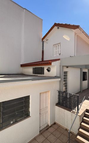Casa à venda com 230m², 4 quartos e 3 vagasSegundo sobrado no terreno