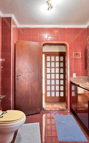 Casa à venda com 230m², 4 quartos e 3 vagasBanheiro da suíte