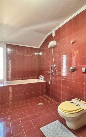 Casa à venda com 230m², 4 quartos e 3 vagasBanheiro da suíte