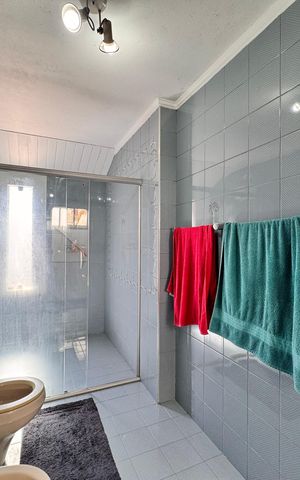 Casa à venda com 230m², 4 quartos e 3 vagasBanheiro