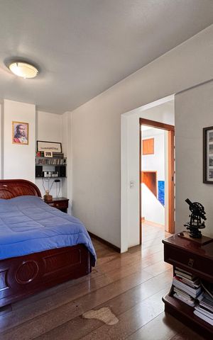 Casa à venda com 230m², 4 quartos e 3 vagasSuite