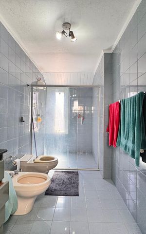Casa à venda com 230m², 4 quartos e 3 vagasBanheiro