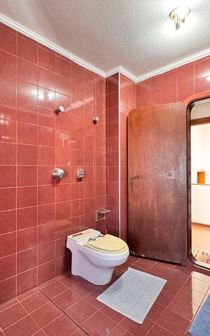 Casa à venda com 230m², 4 quartos e 3 vagasBanheiro da suíte