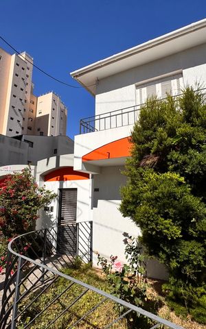 Casa à venda com 230m², 4 quartos e 3 vagasFachada