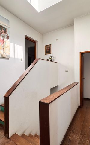 Casa à venda com 230m², 4 quartos e 3 vagasCorredor acesso aos quartos e suíte