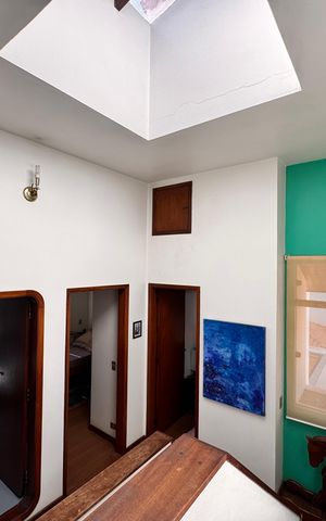 Casa à venda com 230m², 4 quartos e 3 vagasCorredor acesso aos quartos e suíte