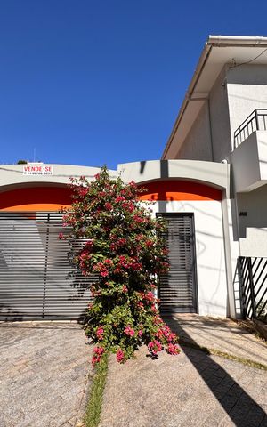 Casa à venda com 230m², 4 quartos e 3 vagasFachada