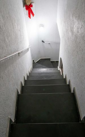 Casa à venda com 51m², 3 quartos e 1 vagaEscada