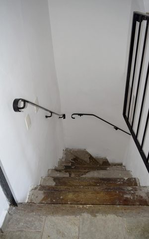 Casa à venda com 200m², 4 quartos e 2 vagasEscada
