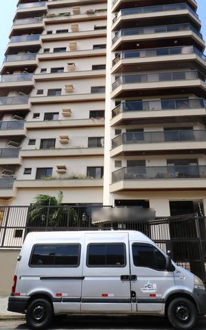 Apartamento à venda com 200m², 4 quartos e 3 vagasFachada