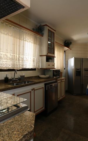Apartamento à venda com 200m², 4 quartos e 3 vagasCozinha