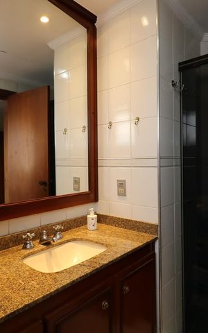 Apartamento à venda com 200m², 4 quartos e 3 vagasBanheiro da Suíte 1