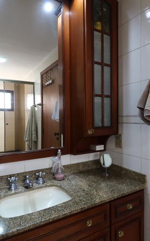 Apartamento à venda com 200m², 4 quartos e 3 vagasBanheiro da Suíte 2