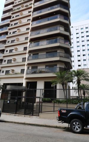 Apartamento à venda com 200m², 4 quartos e 3 vagasFachada