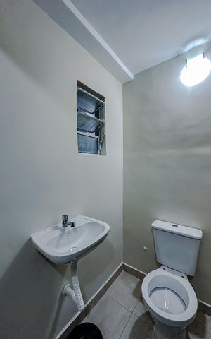 Casa à venda com 250m², 7 quartos e 1 vagaBanheiro 2