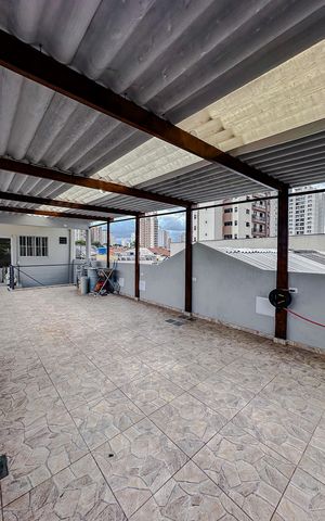 Casa à venda com 250m², 7 quartos e 1 vagaÁrea externa
