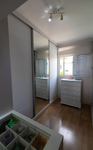 Casa de condomínio à venda com 90m², 3 quartos e 2 vagas Casa de condomínio à venda com 90m², 3 quartos e 2 vagasCLOSET